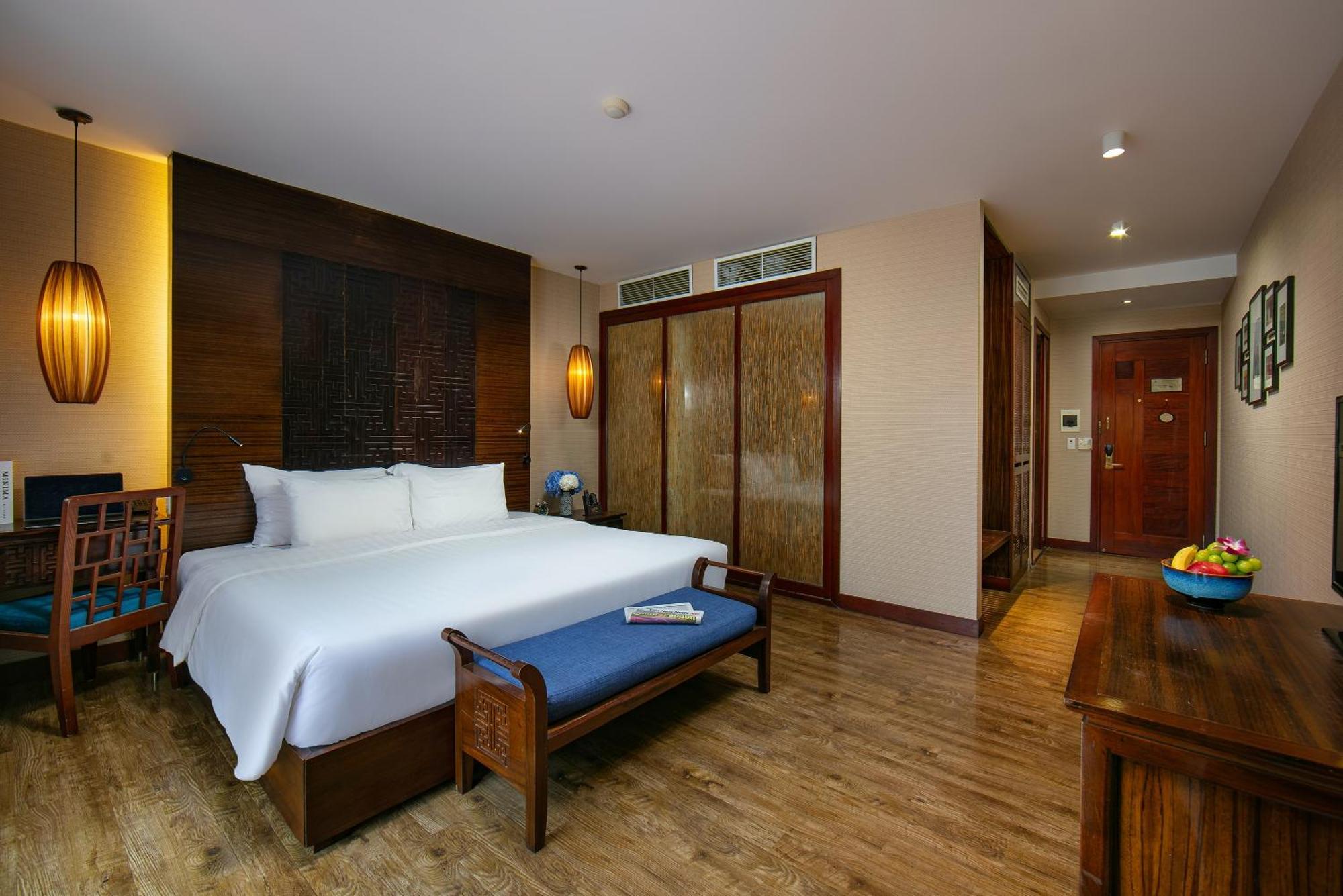 Oriental Suites Hotel & Spa Hanoi Exterior photo